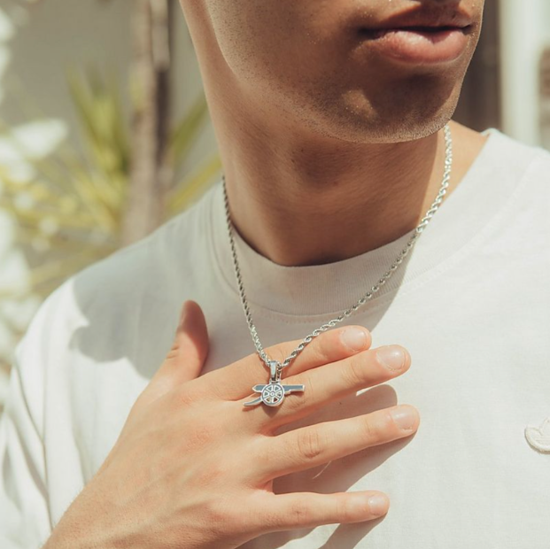 สร้อยคออาร์เซนอล ARSENAL WHITE GOLD PLATED CANNON AND CHAIN ของแท้