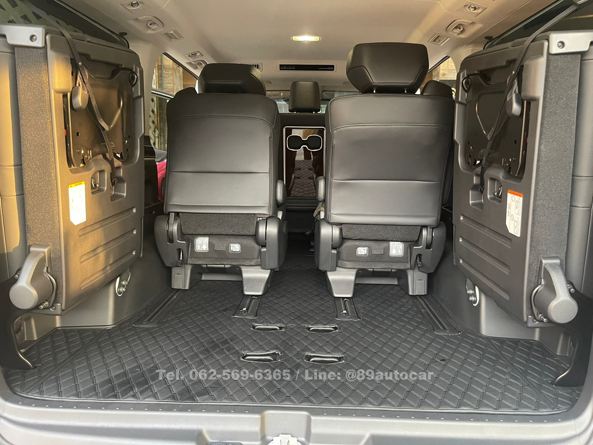 พรมปูพื้นรถ Toyota Majesty My 2024 ปูพรมVVIP สีดำด้ายดำ เต็มคัน