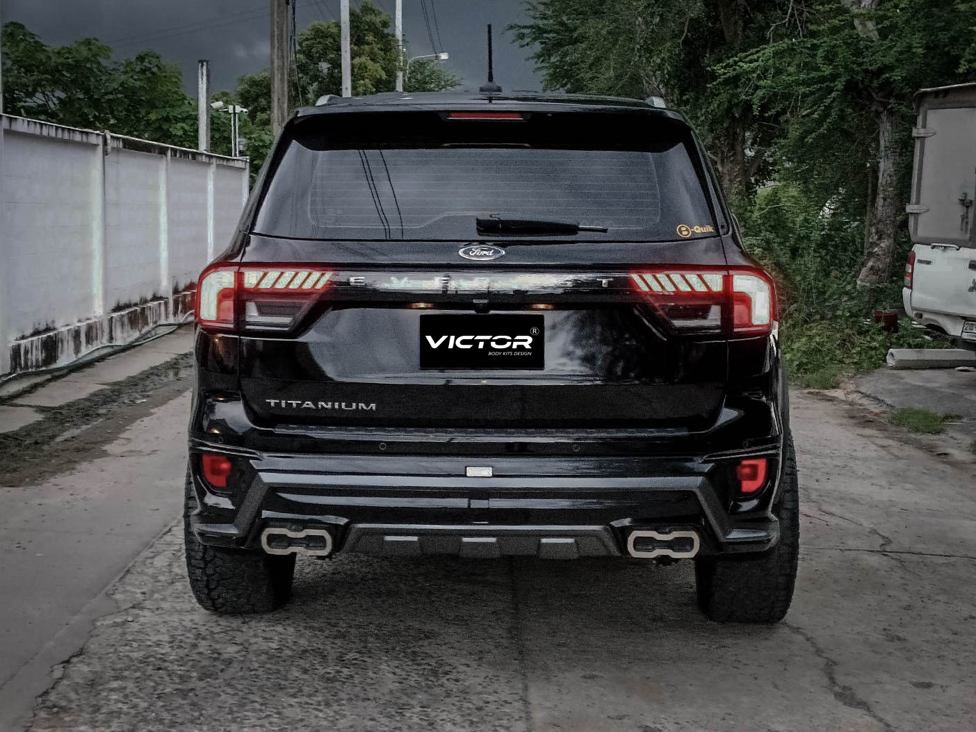 ชุดแต่ง VICTOR V1 : EVEREST 2023