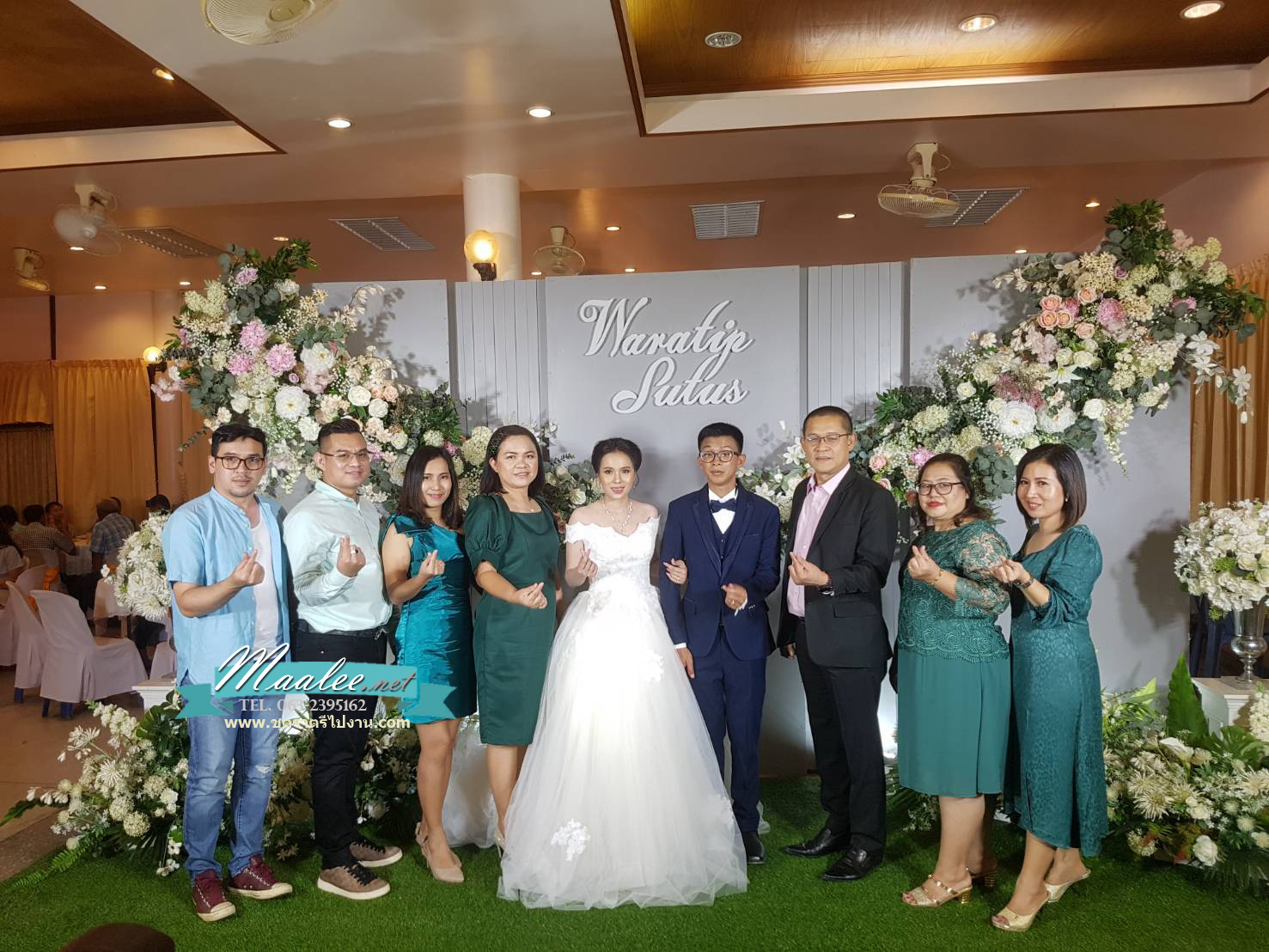 พร้อมเช่า ชุดราตรี สีเขียว น้ำทะเล บ่าเฉียง ทรงเข้ารูป ผ้าซาติน แต่งโบว์ที่ไหล่ (ซิปหลัง)