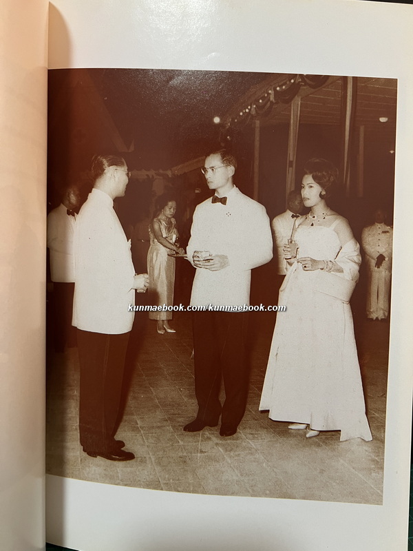 เย็นกิสข่าน จอมจักรพรรดิ์ หนังสืออนุสรณ์ พลโทอัมพร จินตกานนท์ ( ผู้แปลร่วม )