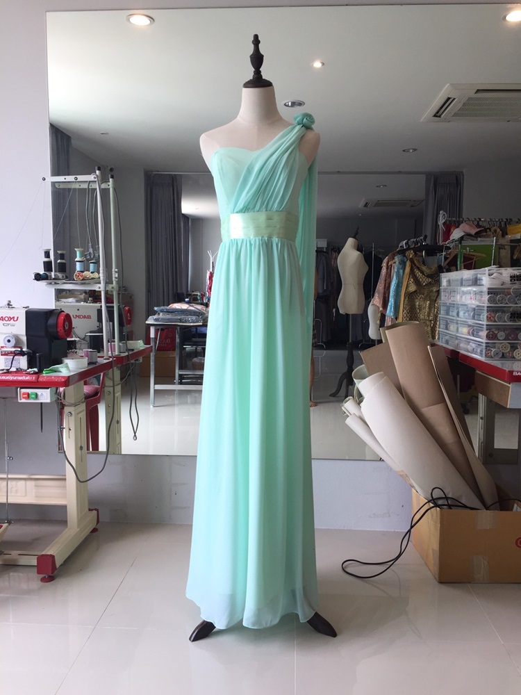 พร้อมเช่า ชุดราตรียาว เกาะอก ไหล่เดียว สีเขียว แอปเปิ้ล (สีเขียวอ่อน) * มี XXXL