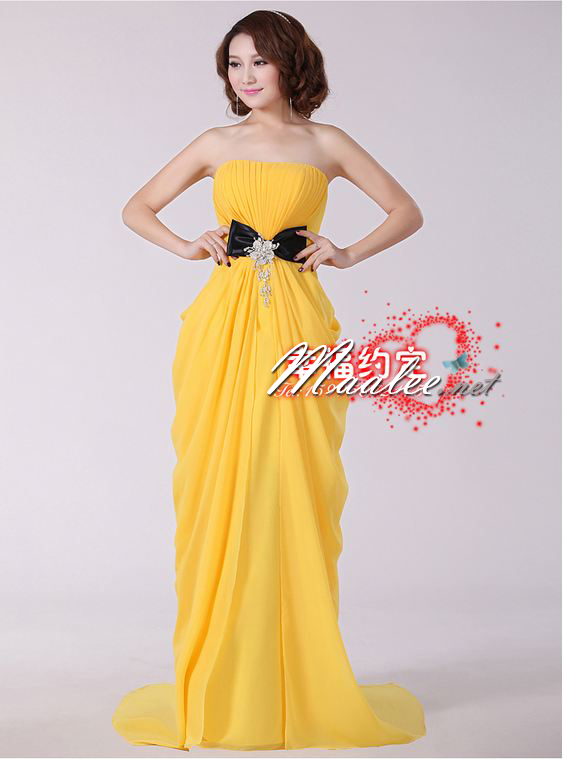 พร้อมเช่า ชุดราตรียาว เกาะอก สีเหลืองสด จับจีบข้างสะโพกสวย