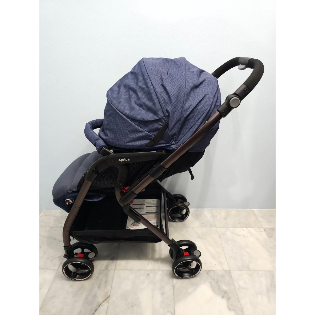 รถเข็น aprica optia premium สีน้ำเงิน สภาพสวย อุปกรณ์แท้ทุกชิ้น