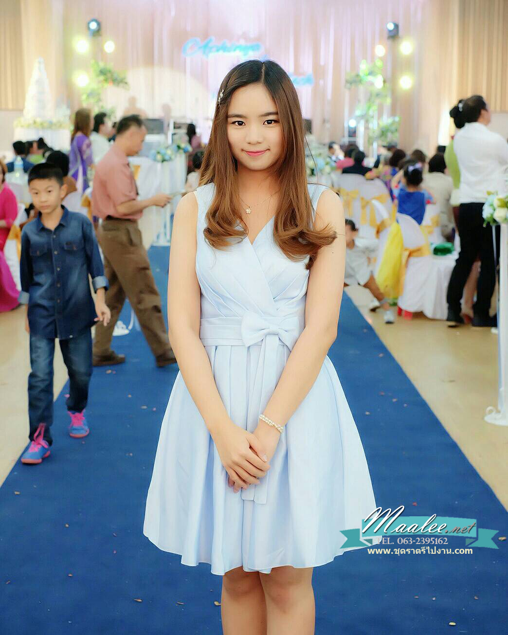 พร้อมเช่า ชุดราตรีสั้น แขนกุด สีฟ้า ผ้าซาติน คาดเอวสีฟ้า แต่งโบว์ตรงเอว