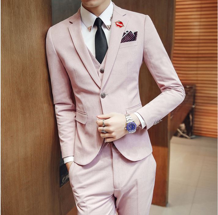 พร้อมเช่า ชุดสูทชาย สีชมพูพาสเทล Pastel Pink ทรงเข้ารูป สไตล์เกาหลี (ไม่มีเสื้อกั๊ก)