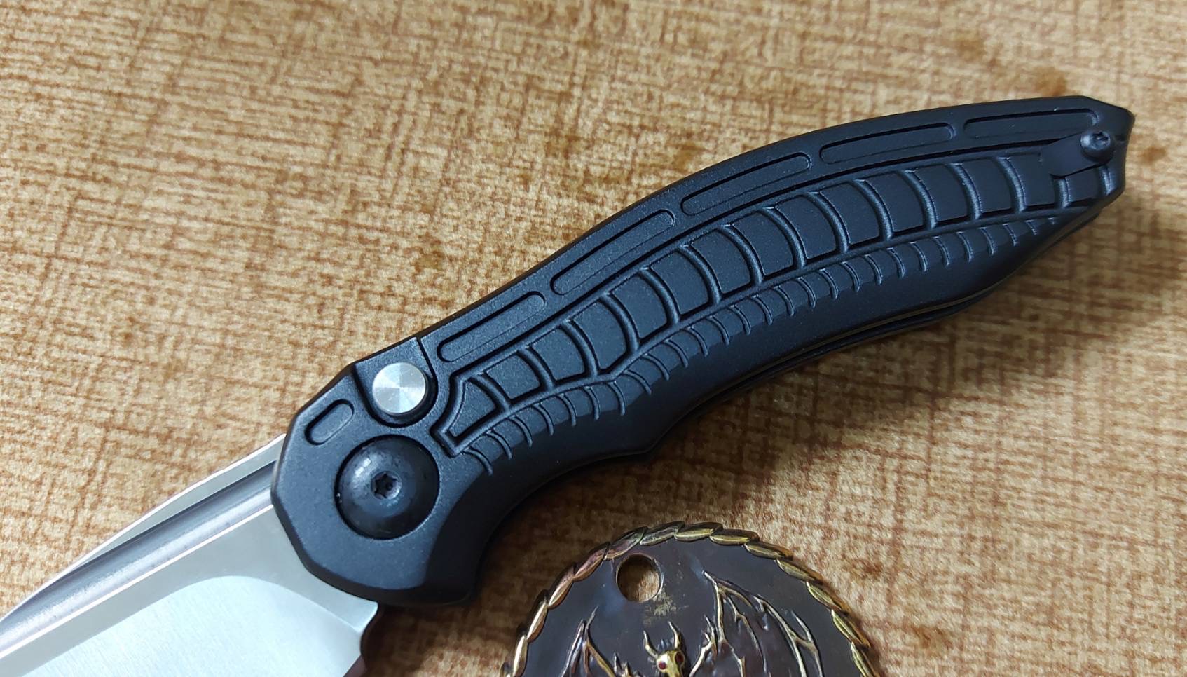 Brous Blade Bionic AUTO Folder Black Handle