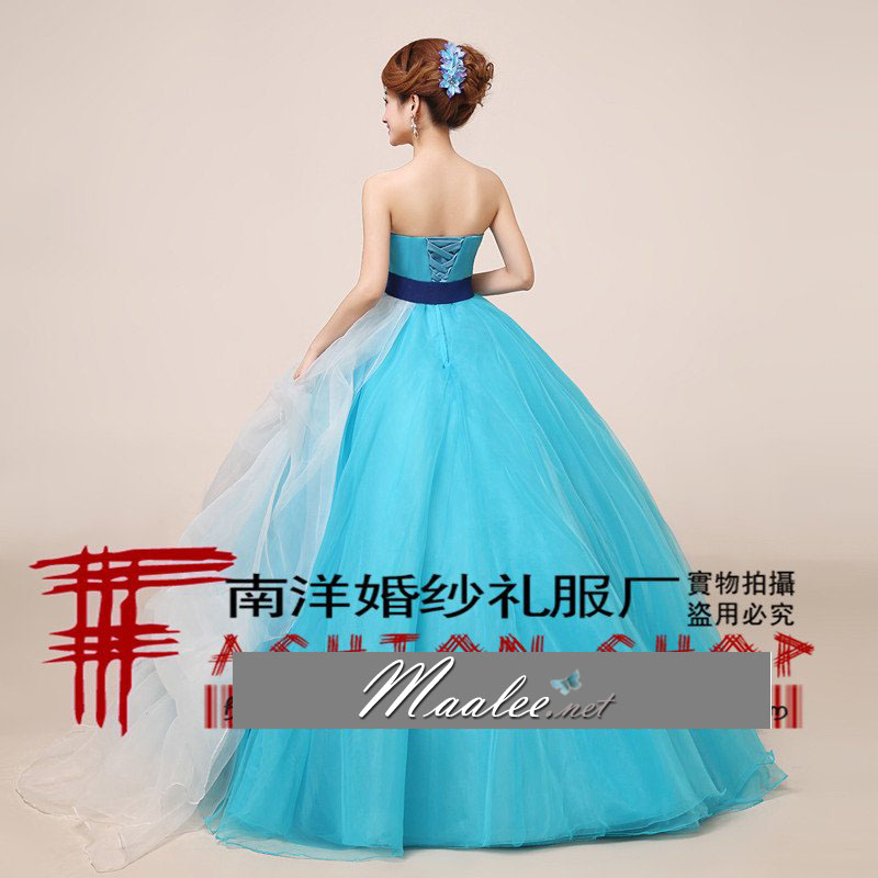 พร้อมเช่า ชุดแฟนซี ชุดราตรียาว สีฟ้า แบบเกาะอก แต่งดอกช่วงอก พร้อมเข็มขัด น่ารักมาก