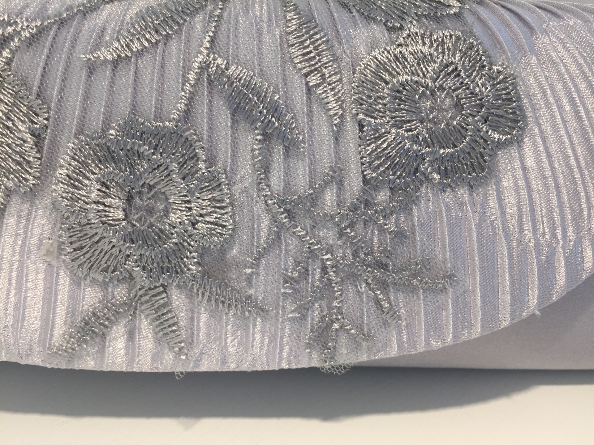 พร้อมส่ง Evening Clutch กระเป๋าออกงาน สีเทา แต่งดอกไม้