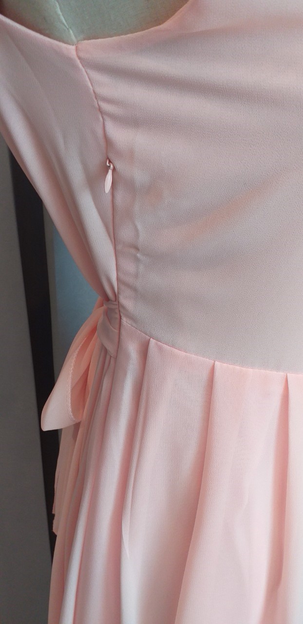 พร้อมส่ง ชุดออกงาน ชุดเดรสสั้น แขนกุด แบบหน้าสั้น/หลังยาว ผ้าชีฟอง ใส่สบาย สีชมพูโอโรส (ซิปข้างลำตัว) **เหลือเฉพาะไซส์ M **