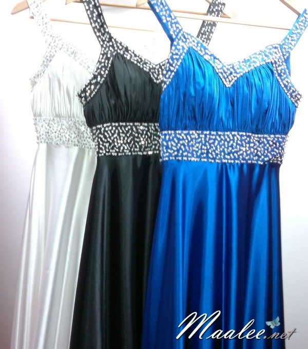 พร้อมเช่า ชุดราตรียาว สายเดี่ยว ผ้าซาติน สีทอง อกจับจีบตีเกล็ด ปักเลื่อมหรู