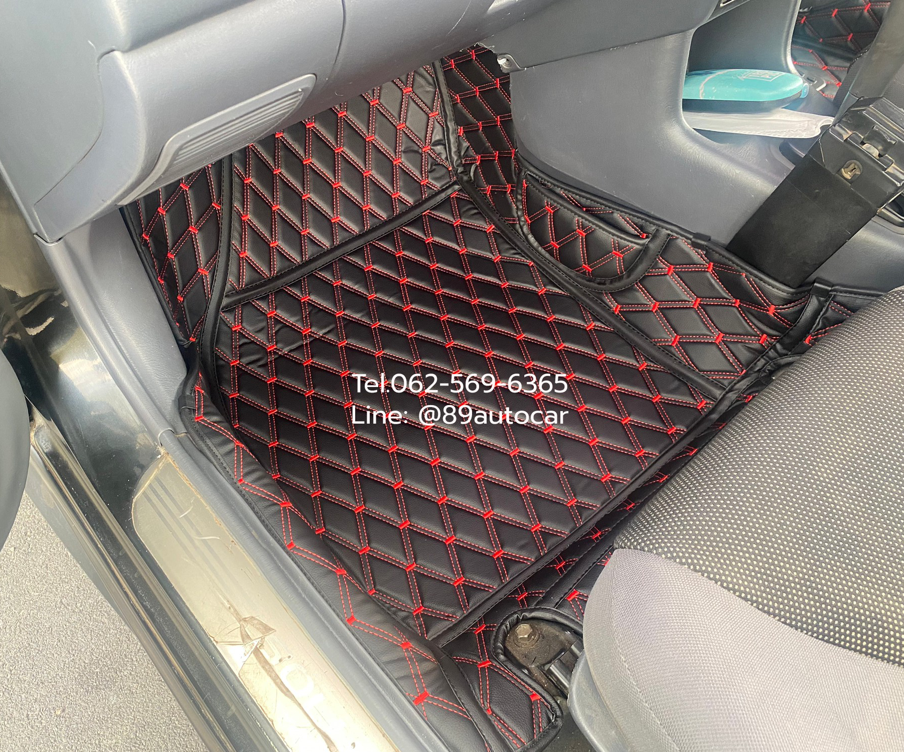 พรมรถยนต์ Toyota Soluna โฉมหยดน้ำ ปูพรมVVIP สีดำแดง เต็มคัน