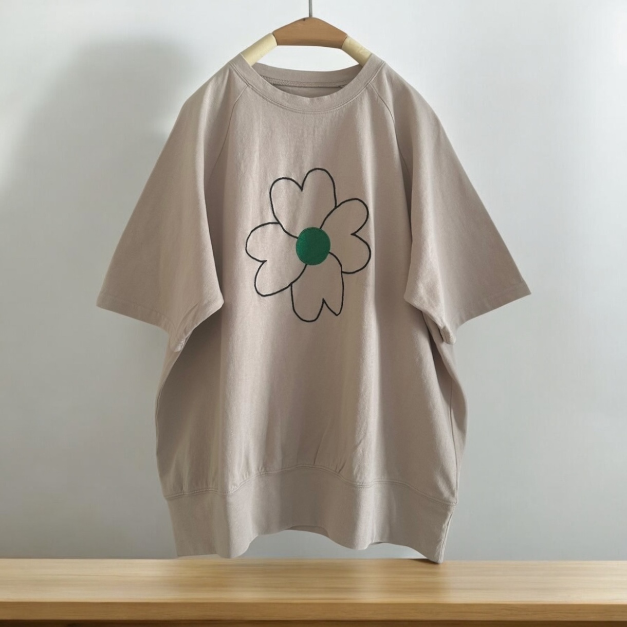เสื้อยืดลายปักดอกไม้