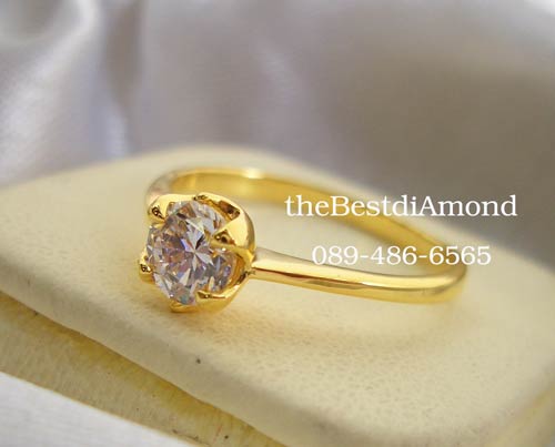 BR971+++แหวนเพชร CZ แบบชู เม็ดเดี่ยว+++แบบยอดนิยม คลาสสิค ไม่ล้าสมัย ฝังแบบหนามเตย วงนี้เพชรcz กลมขนาด 40 ตัง (4 มม กว่าๆ)เพชรเล่นแสงดีค่ะ