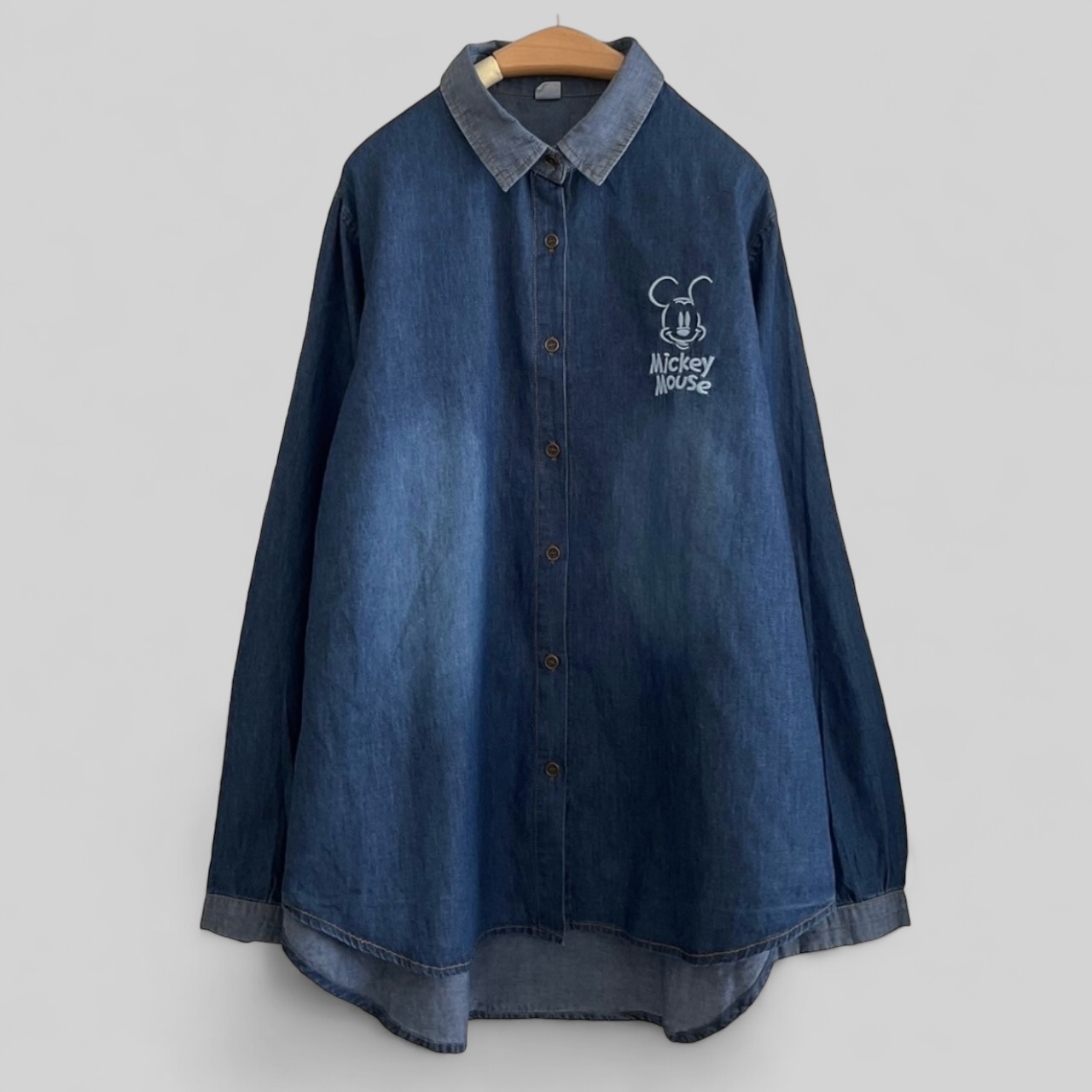 เสื้อเชิ้ตยีนส์ลายปักมิ้กกี้