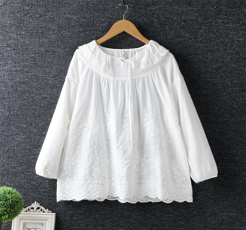 เสื้อผ้าฝ้ายลายปักลูกไม้แต่งคอระบาย
