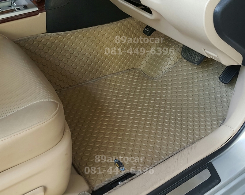 ผ้ายางปูพื้นรถยนต์ Toyota Camry 2012 กระดุมสีครีมขอบครีม