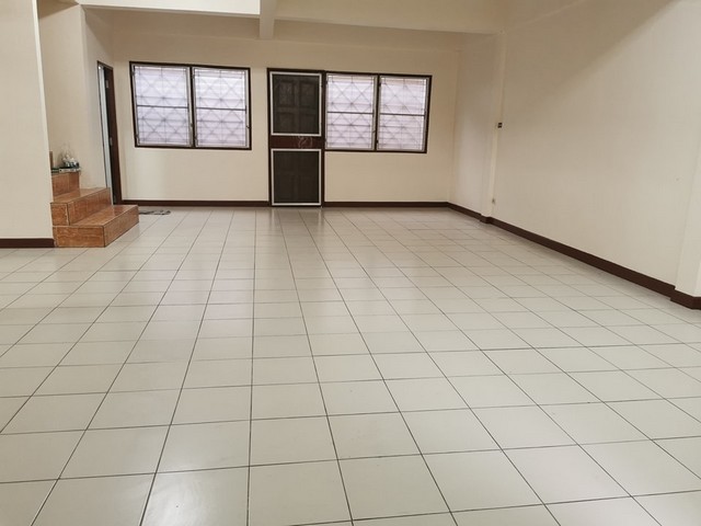 ให้เช่าทาวน์เฮาส์ 2 ชั้น 45 ตร.ว.หมู่บ้านบดินทรรักษา 4 กม.8 ซอยคู้บอน 27