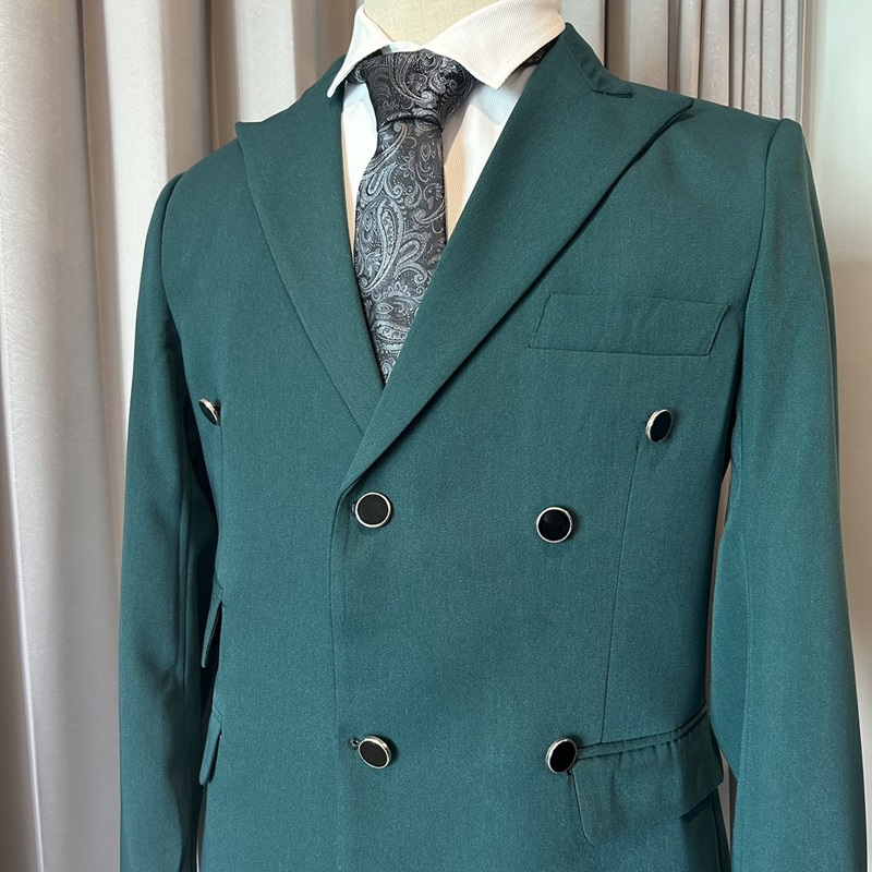 พร้อมเช่า ชุดสูทชาย สีเขียวเข้ม 4 กระดุม (ไม่มีเสื้อกั๊ก)
