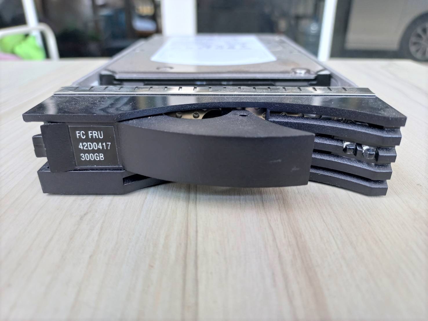 26K5504 IBM 73GB 15000RPM Ultra-320 SCSI 80-Pin 3.5-inch Internal Hard Drive.