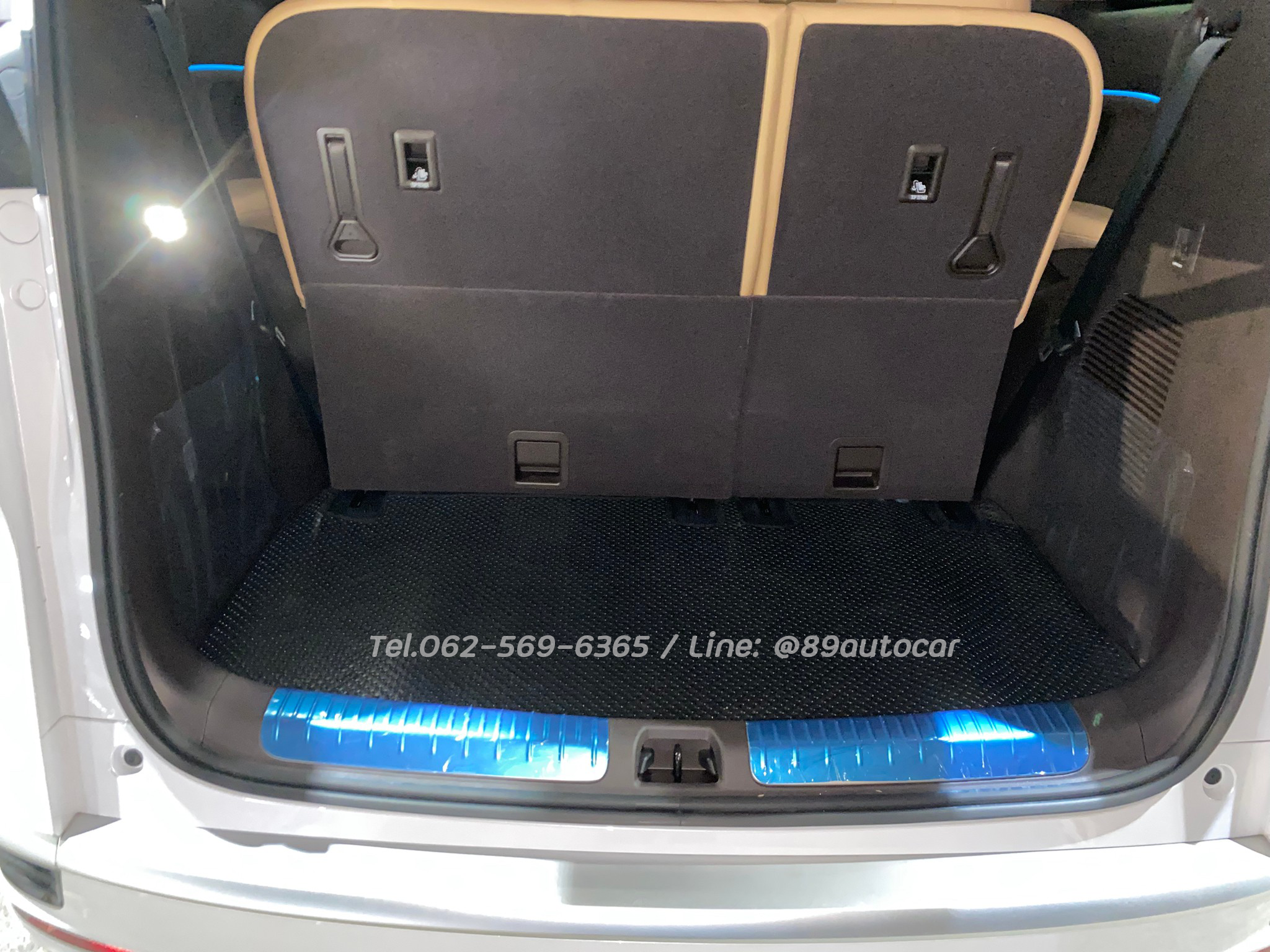 ผ้ายางปูพื้นรถยนต์ BYD Denza D9 ปูกระดุมเล็ก สีดำขอบดำ