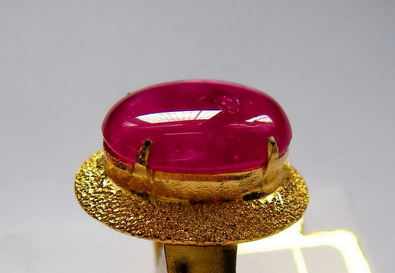 ทับทิมพม่า Ruby Burma ติด Star เนื้อแก้ว สีแดงเลือดนกอมชมพู ขนาด 14.60x10.86x4.43 mm. นน.7.85 ct.