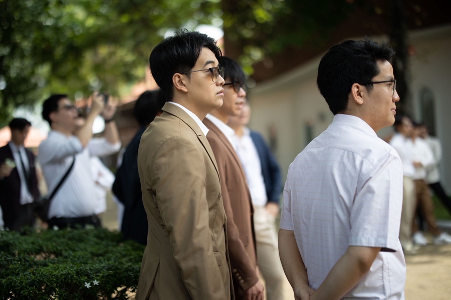 พร้อมเช่า ชุดสูทชาย สูทสีน้ำตาล Coffee Brown กระดุม 2 แถว Double-breasted Suit