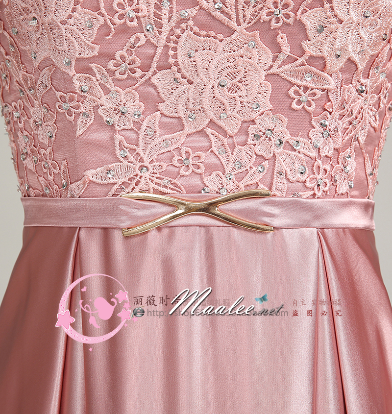 พร้อมเช่า ชุดราตรียาว สีชมพูกะปิ ปักลูกไม้แต่งเลื่อม ด้านหลังเป็นแบบซีทรู กระโปรงผ้าซาติน ชายยาว