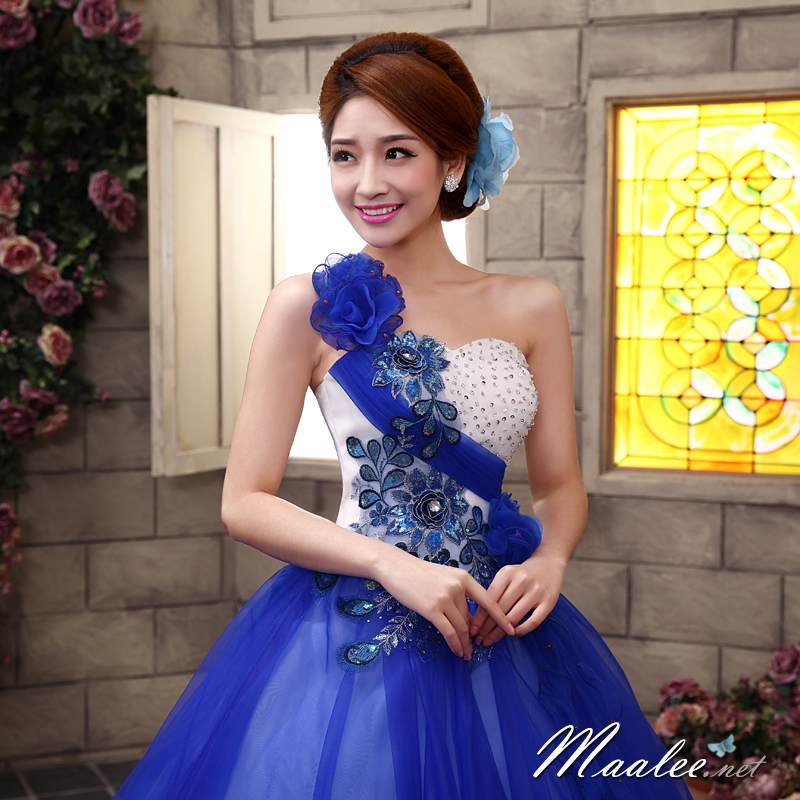 พร้อมเช่า ชุดแฟนซี ชุดราตรียาว สีน้ำเงิน เกาะอกไหล่เดียว แต่งดอกไม้ช่วงบน กระโปรงพองสวย