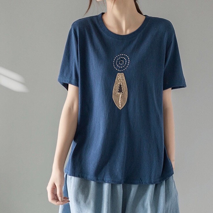 เสื้อยืดปักแต่งลายเนื้อผ้าบางนิ่มค่ะ