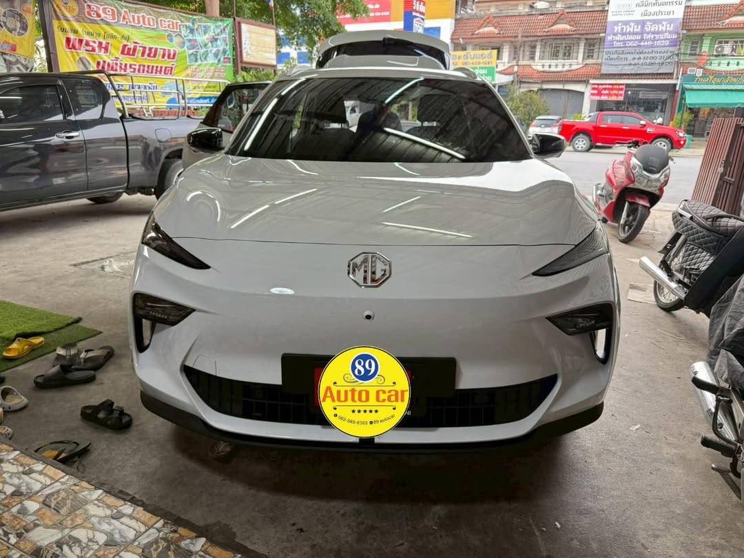 พรมรถยนต์ MG S5 EV 2025 ปูพรมVVIP ด้ายคู่ สี ดำด้ายทอง 6 ชิ้น เต็มคัน