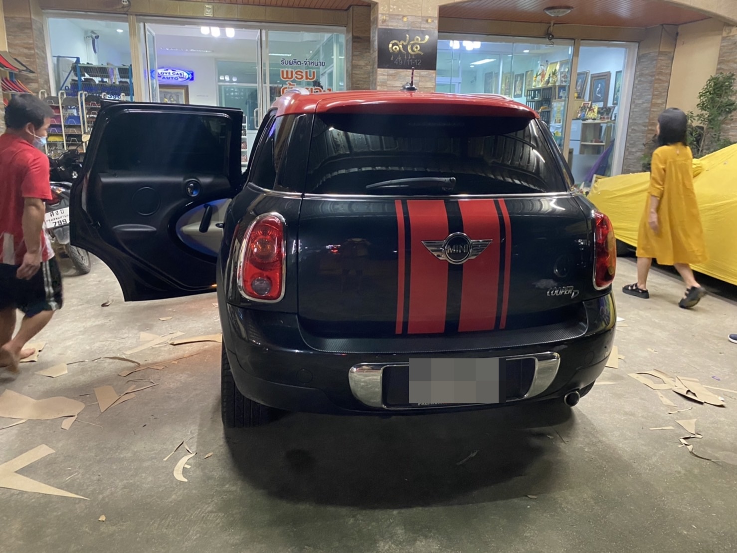 พรมรถยนต์ Mini Countryman 2014 ปูพรม7D สีดำด้ายแดง + พรมดักฝุ่นสีแดง เข้ารูป