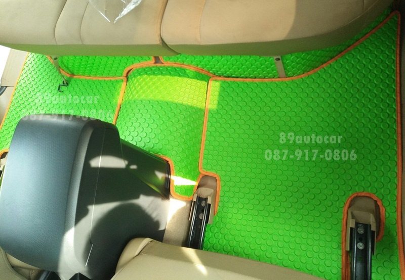 ขายยางปูพื้นรถเข้ารูป Isuzu D-Max 2012-2017 4 ประตู ลายกระดุมสีเขียวขอบส้ม