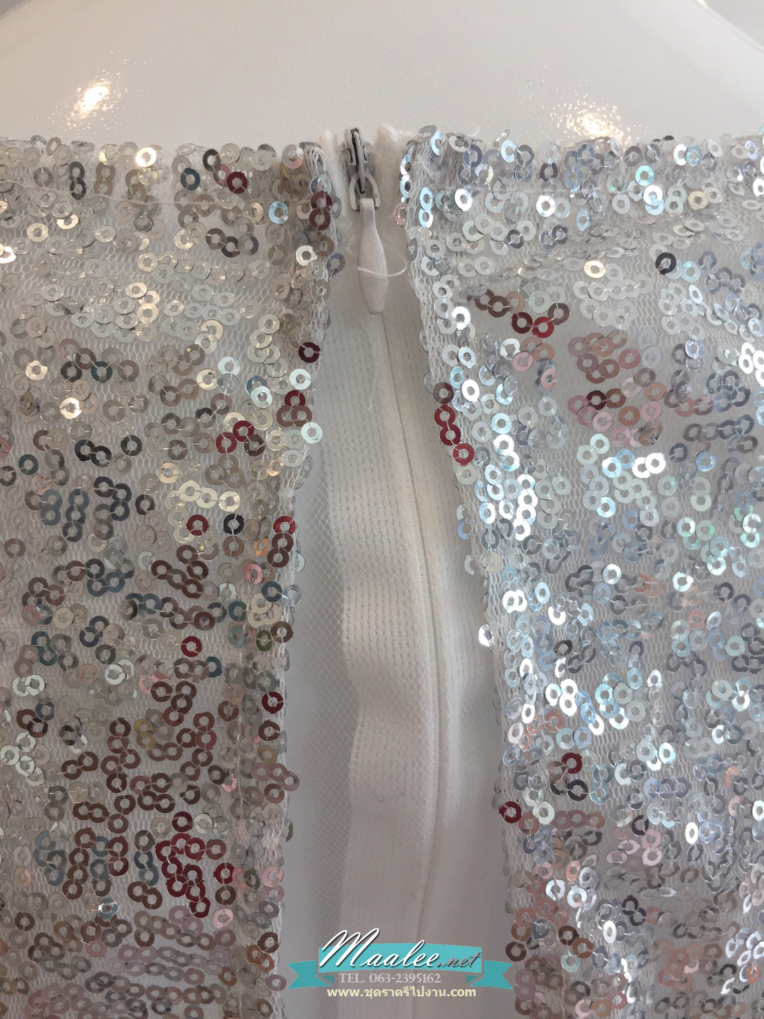 พร้อมเช่า ชุดราตรีแนวGatsby ปักเลื่อม แขนกุดเข้ารูป ออกงานกลางคืน ด้านหลังเป็นซีทรูแนวเซ็กซี่ สีเงิน (ซิปหลัง)