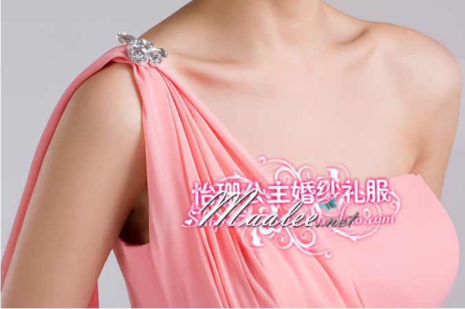 พร้อมส่ง ชุดราตรียาว ไหล่เดียว สีชมพู Hot pink จับเตรปสไตล์กรีก คาดคริสตัลช่วงเอว