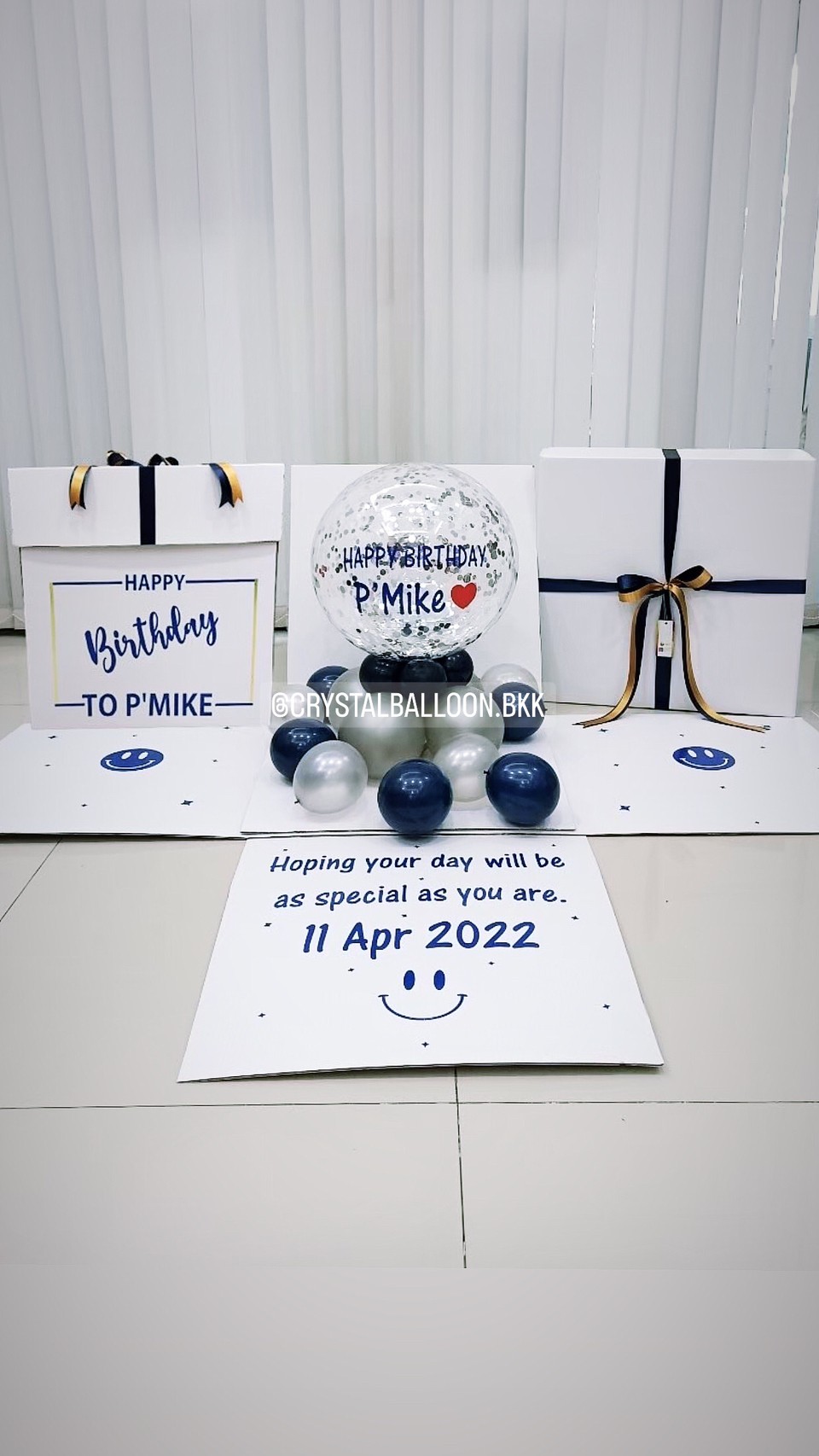 Happy Birthday Surprise Box กล่องเซอร์ไพรส์วันเกิด Bubble ขนาด 18" ตั้งฐาน Theme Dark Blue พร้อมตกแต่ง สามารถใส่รูปได้ 2 ใบ สามารถเปลี่ยนสีลูกโป่ง/เปลี่ยนข้อความได้