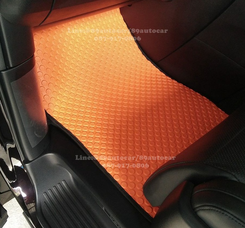ผ้ายางกระดุมปูพื้นรถยนต์ Toyota Vellfire 2016 กระดุมสีส้มขอบดำ