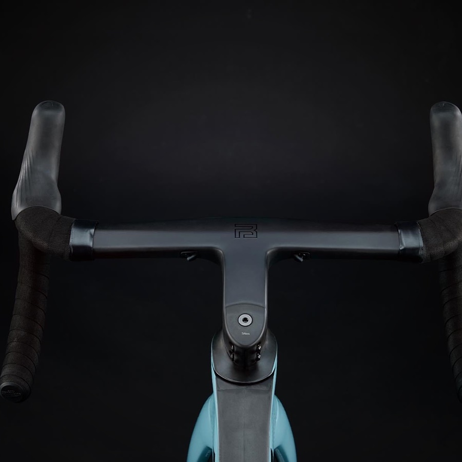 แฮนด์เสือหมอบคาร์บอน BLKTEC รุ่น R8 Road Bike Handlebar Integrated Aero Dynamic วัสดุคาร์บอน รองรับ Switch สำหรับ Shimano Di2 (Climbing Switch)