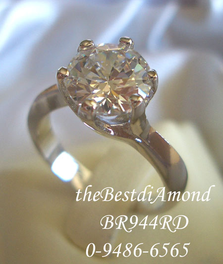 BR944RD+++แหวนชู ขนาด 2.5 กะรัต+++เรียบ หรูหรา สวยมากๆๆๆ เพชรแวววาว เหมือนจริงมากๆเล่นไฟสุดๆ วงนี้ต้องมีไว้ค่ะ แบบยอดนิยม ไม่ตกtrend ค่ะ