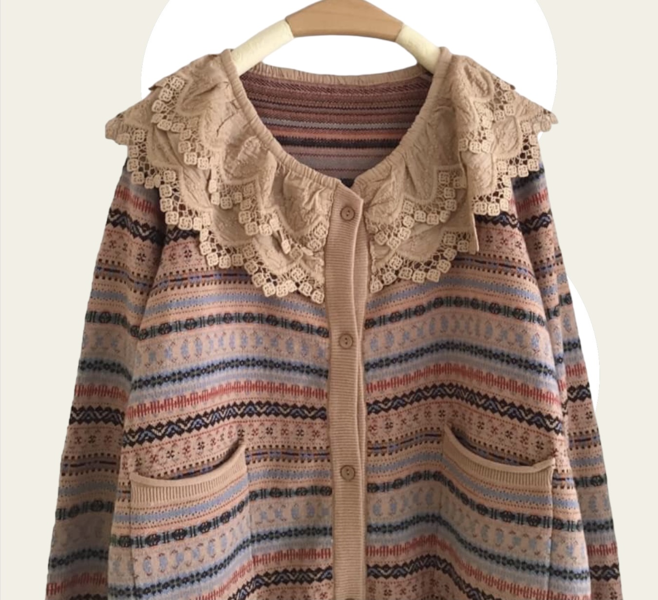 เสื้อคลุมไหมพรมนุ่มแต่งคอระบายผ้าลูกไม้