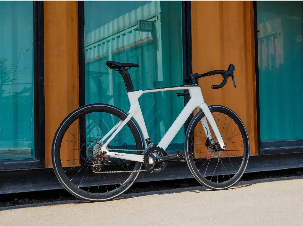จักรยานเสือหมอบ TWITTER รุ่น R5 Pro Full Hydraulic ชุดเกียร์ Retrospec 24 SPEED เฟรม/ตะเกียบ Full Carbon NEW2024