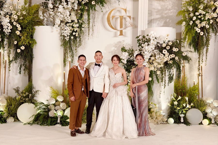 พร้อมเช่า ชุดสูทชาย สีน้ำตาล คลาสสิก รุ่นกระดุมเดียว (พร้อมเสื้อกั๊ก)