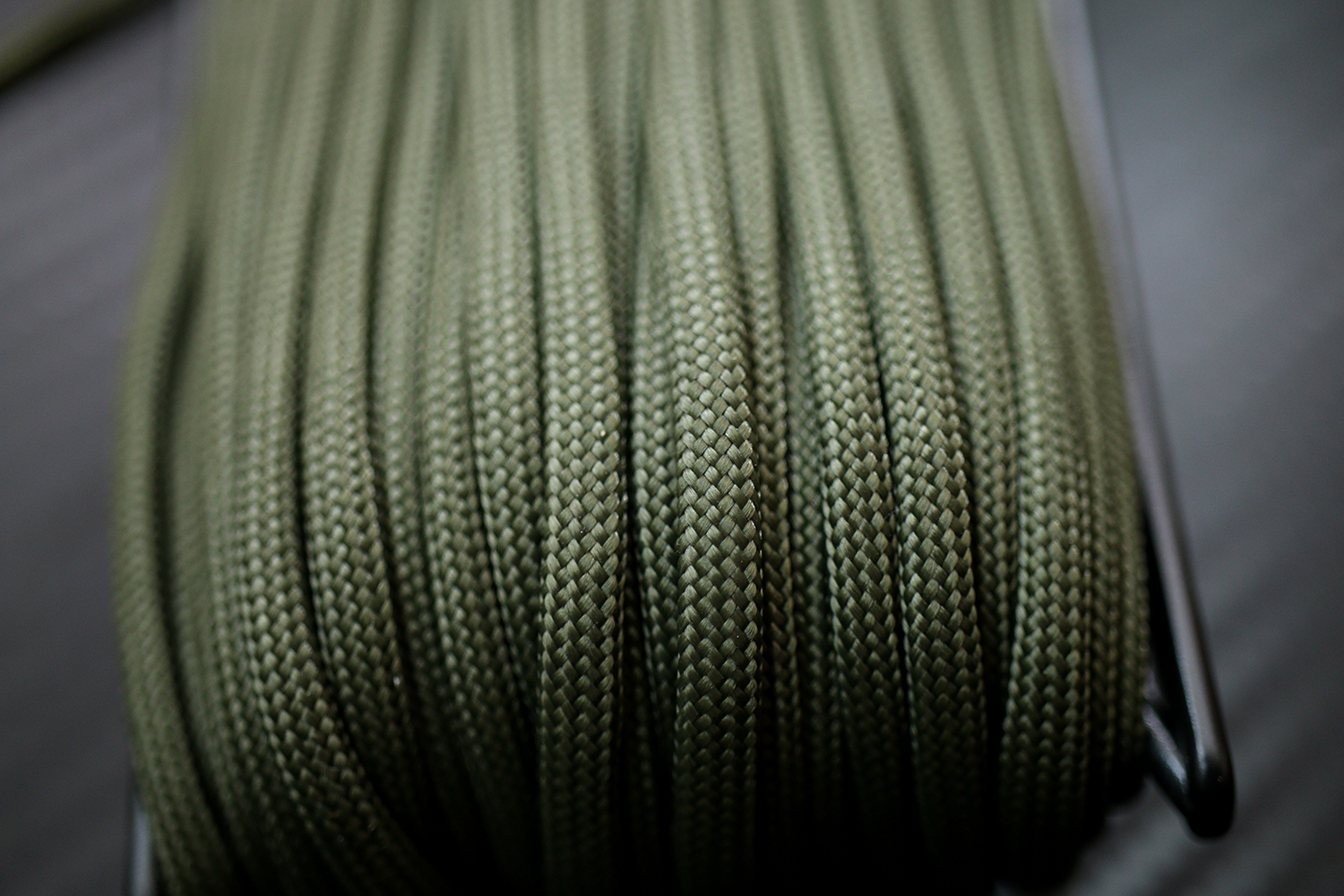 เชือกพาราคอร์ด PARACORD 550 คุณภาพสูง # ARMY GREEN ใช้ได้งานได้เอนกประสงค์