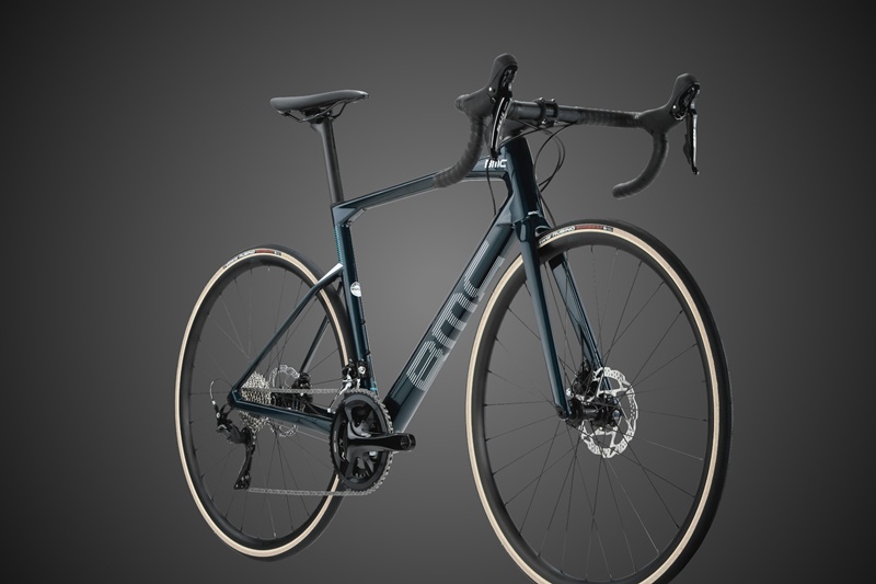 จักรยานเสือหมอบ BMC ROADMACHINE SEVEN Road Bike Shimano 105 2*11สปิด Integrated Cable Routing and Carbon D-Shape Seatpost