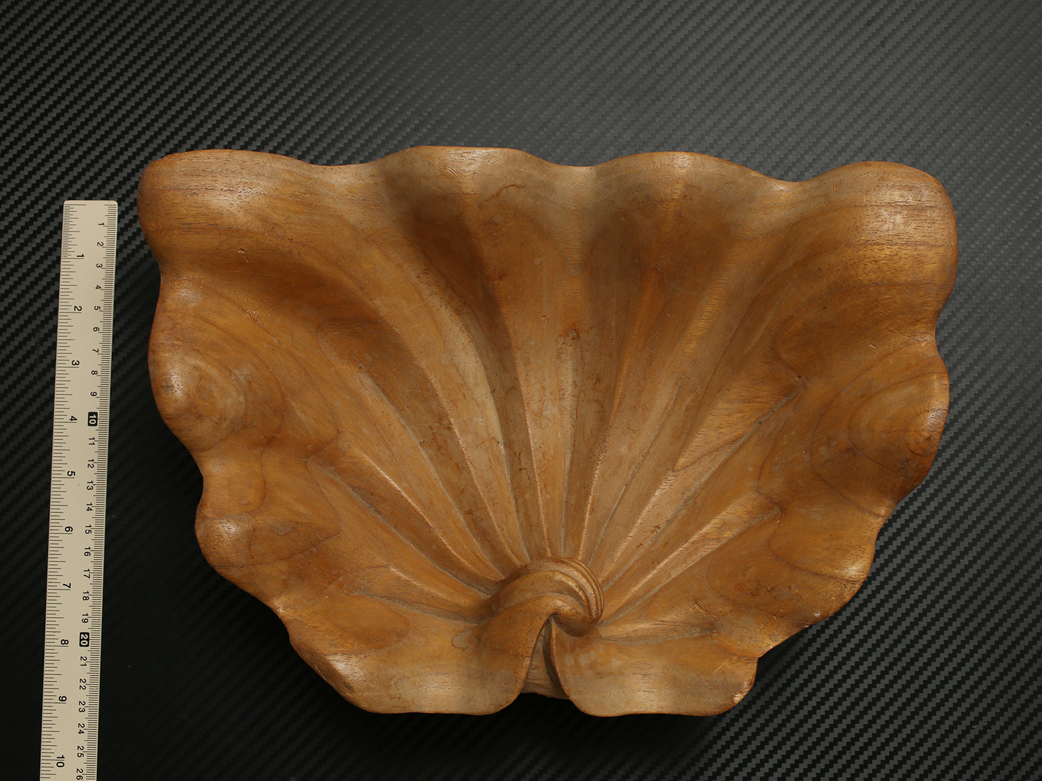 ถาดใส่ผลไม้ รูปทรง "เปลือกหอยมือเสือ" แกะสลัก สวยงาม น่าใข้