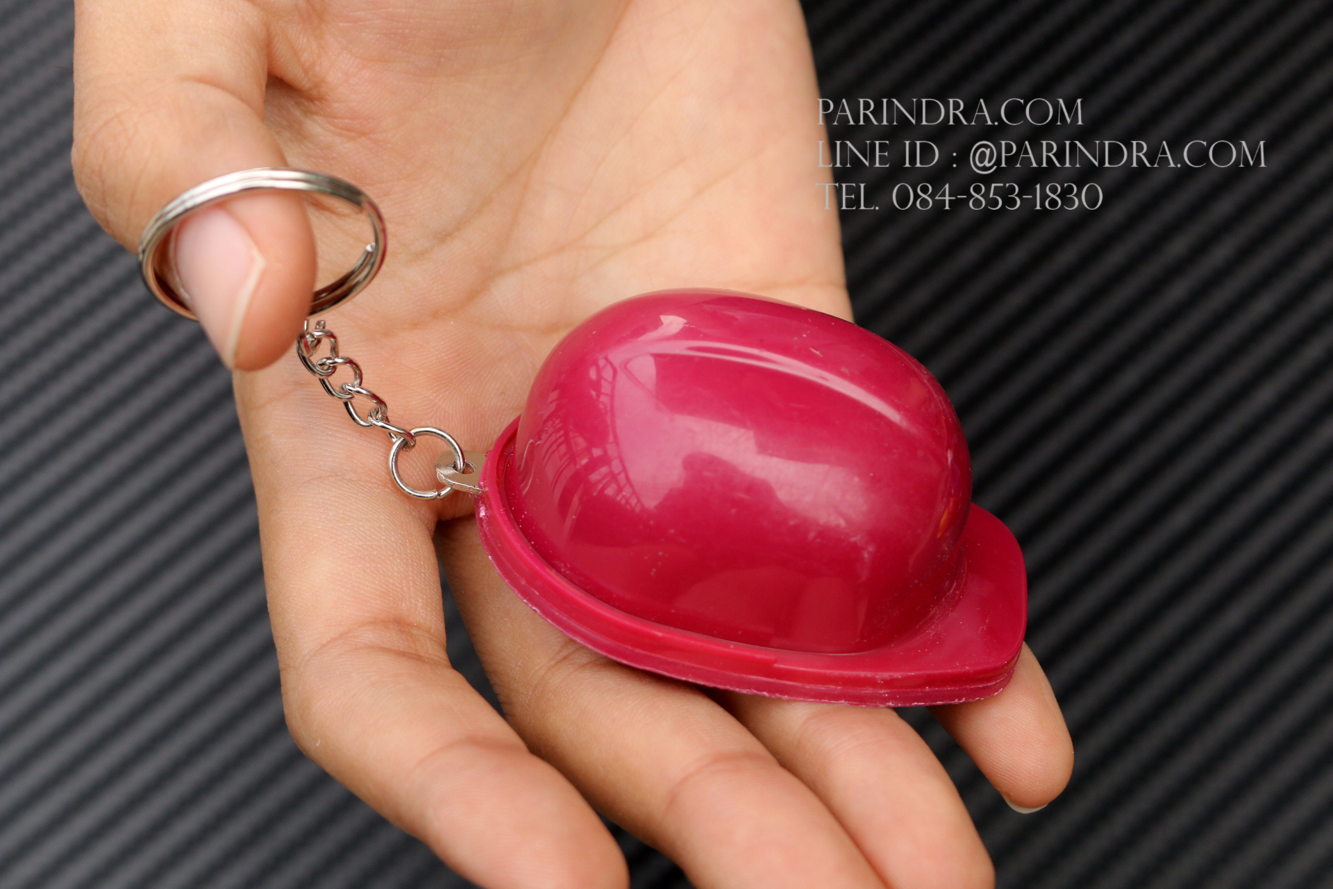 พวงกุญแจแบบมีที่เปิดขวดฝาจีบ รูปทรงหมวก