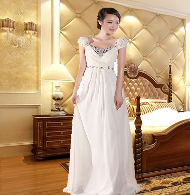 พร้อมส่ง ชุดราตรียาว สีขาว มีแขน แบบเปรี้ยวอมหวาน ปักเลื่อมช่วงคอ หลังผ่าตัววี