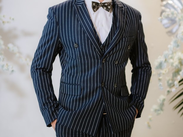 พร้อมเช่า ชุดสูทชาย สีกรมท่าลายทางเล็ก ** พร้อมเช่าไซส์ L , XL **