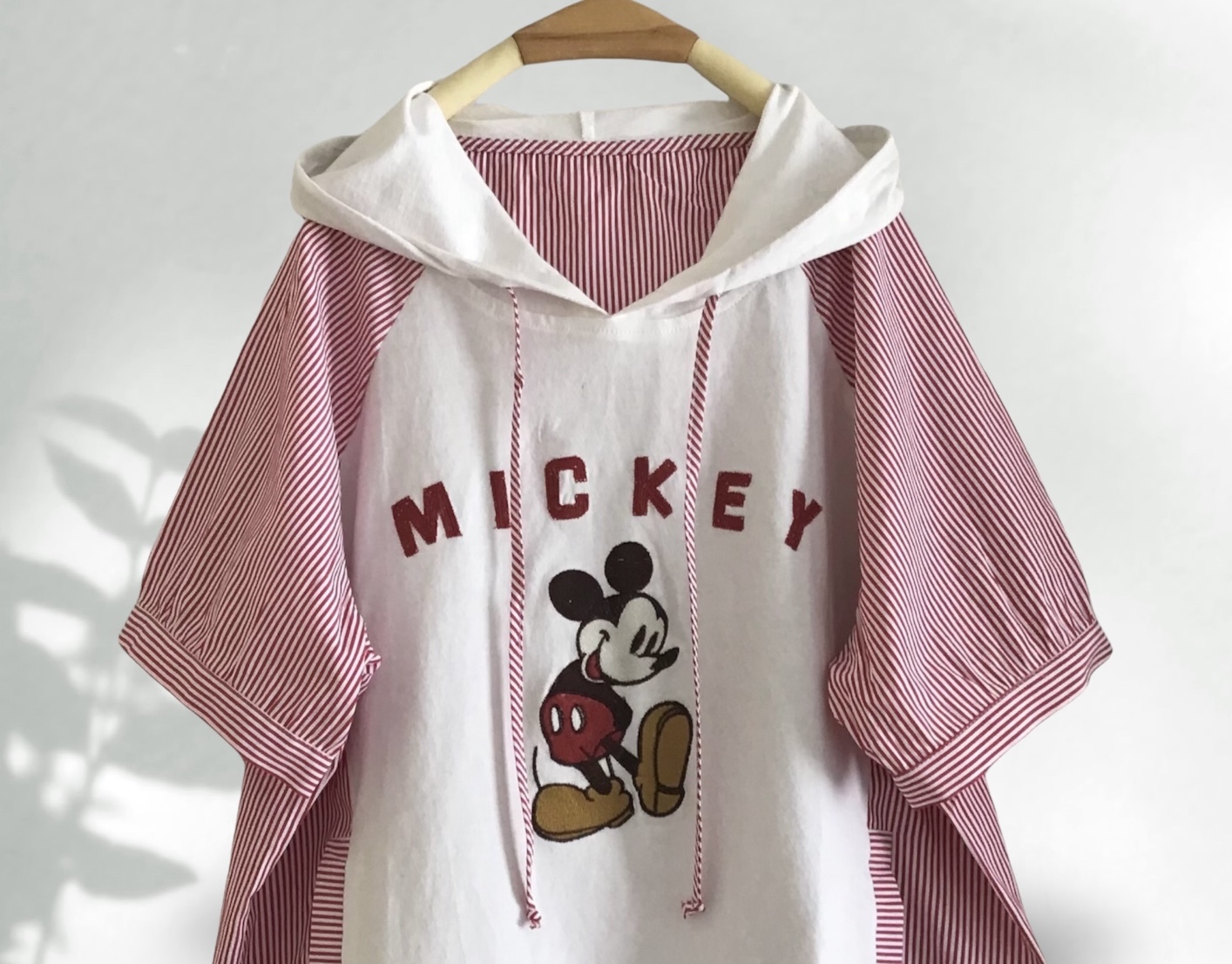 เสื้อยืดลายปักลายมิกกี้มีฮู้ด