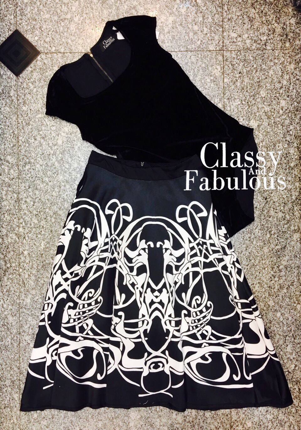 พร้อมเช่า Set ชุดออกงาน Body Suit กำมะหยี่ สีดำ คู่กับกระโปรงพิมพ์ลาย ทรงวินเทจ